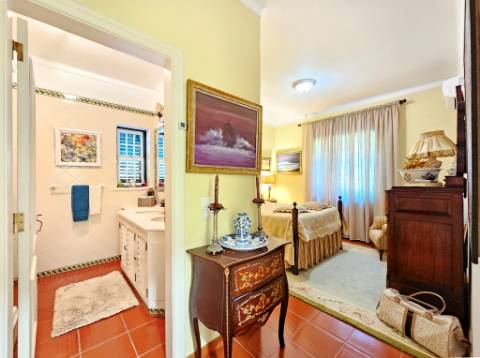 Quintinha de 10154m2 com moradia T5 e piscina, na Herdade Zambujeiro, Santo Estêvão