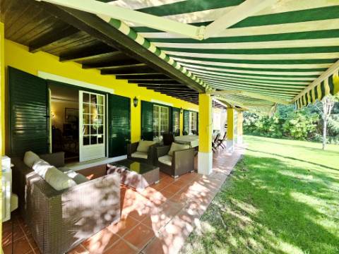 Quintinha de 10154m2 com moradia T5 e piscina, na Herdade Zambujeiro, Santo Estêvão