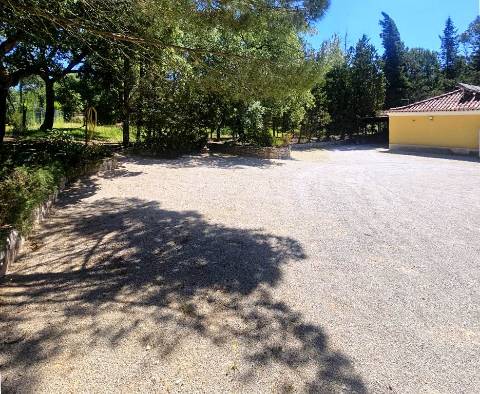 Quintinha de 10154m2 com moradia T5 e piscina, na Herdade Zambujeiro, Santo Estêvão