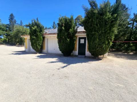 Quintinha de 10154m2 com moradia T5 e piscina, na Herdade Zambujeiro, Santo Estêvão
