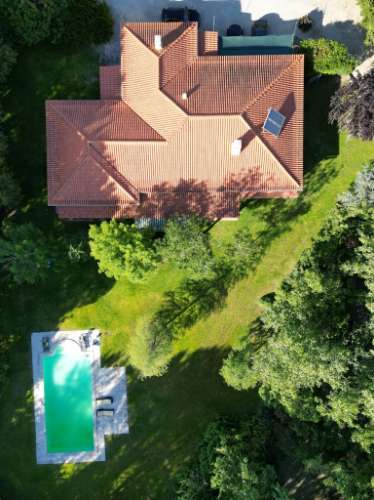 Quintinha de 10154m2 com moradia T5 e piscina, na Herdade Zambujeiro, Santo Estêvão