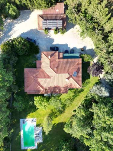Quintinha de 10154m2 com moradia T5 e piscina, na Herdade Zambujeiro, Santo Estêvão