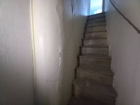 Prédio com loja e 2 apartamentos em Alcântara