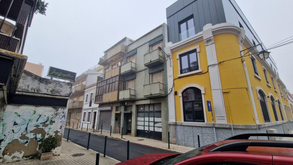 Apartamento T2 para recuperar em Vila Franca de Xira