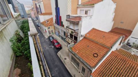 Apartamento T2 para recuperar em Vila Franca de Xira