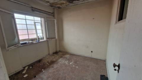 Apartamento T2 para recuperar em Vila Franca de Xira