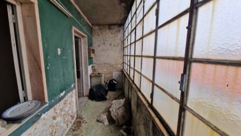 Apartamento T2 para recuperar em Vila Franca de Xira