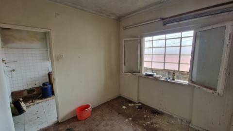 Apartamento T2 para recuperar em Vila Franca de Xira