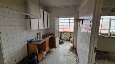Apartamento T2 para recuperar em Vila Franca de Xira