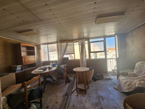 Apartamento T2 para recuperar em Vila Franca de Xira