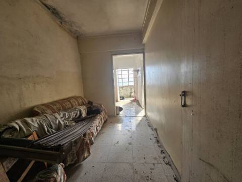 Apartamento T2 para recuperar em Vila Franca de Xira
