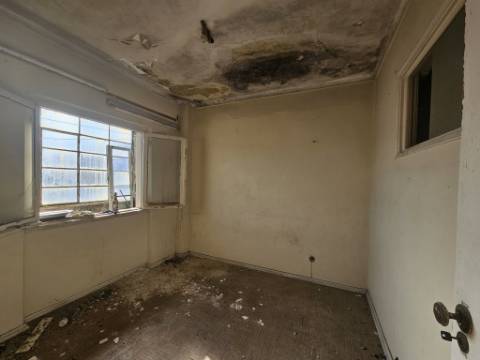 Apartamento T2 para recuperar em Vila Franca de Xira