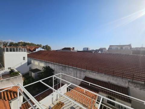 Apartamento T2 para recuperar em Vila Franca de Xira