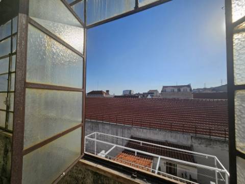 Apartamento T2 para recuperar em Vila Franca de Xira