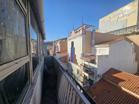 Apartamento T2 para recuperar em Vila Franca de Xira