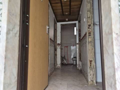 Moradia T2 para recuperar em Vialonga
