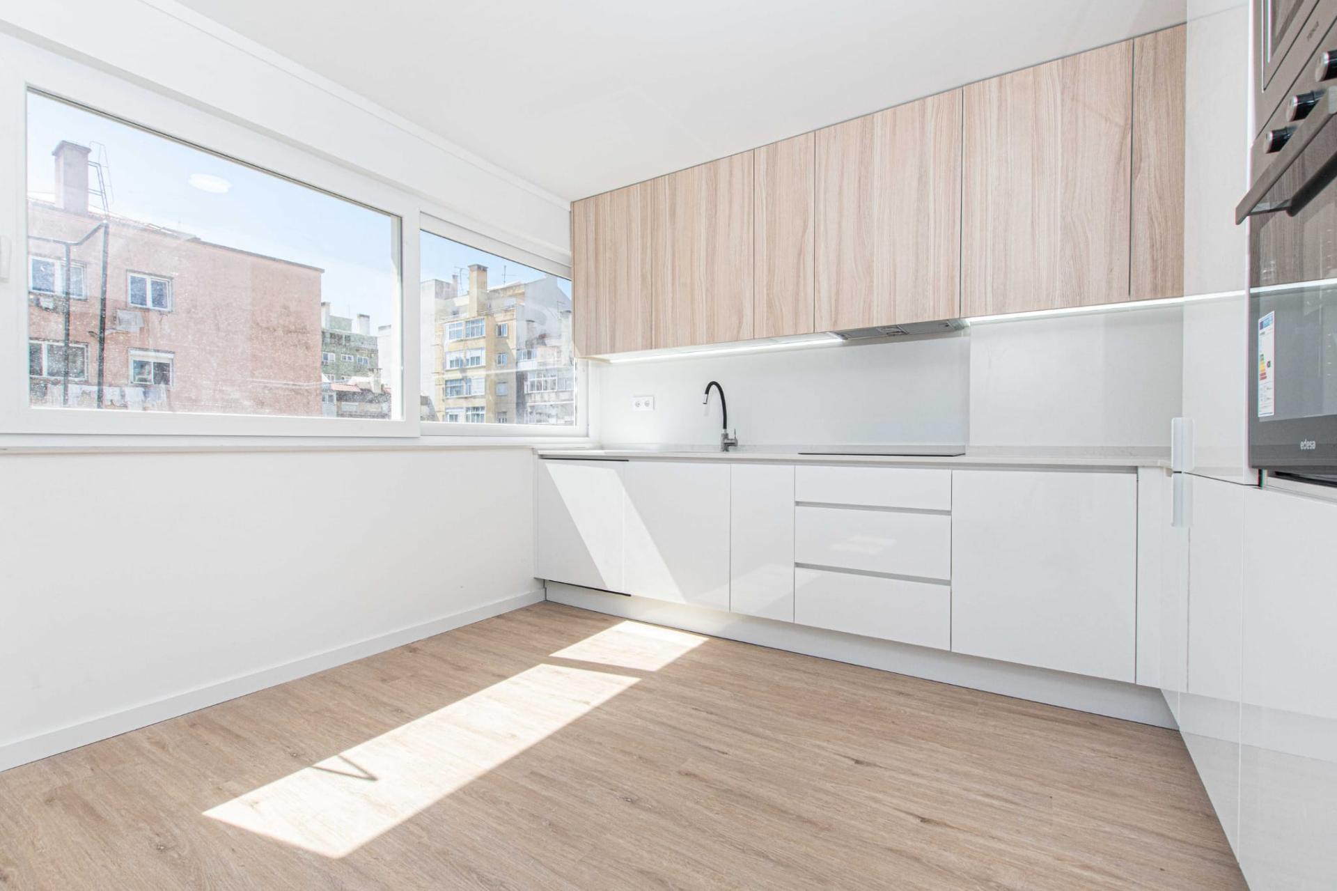 Apartamento T2 totalmente renovado em São Domingos de Benfica