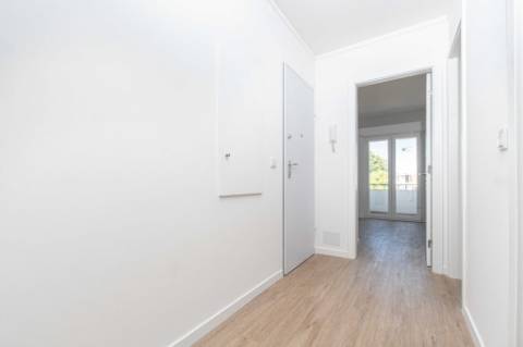 Apartamento T2 totalmente renovado em São Domingos de Benfica