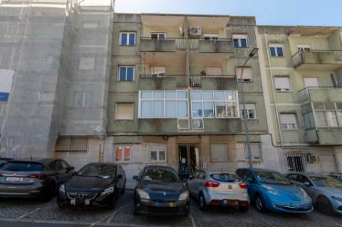 Apartamento T2 totalmente renovado em São Domingos de Benfica