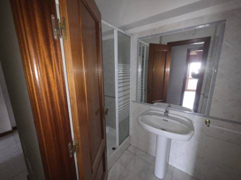 Apartamento T3 para renovar no Carregado