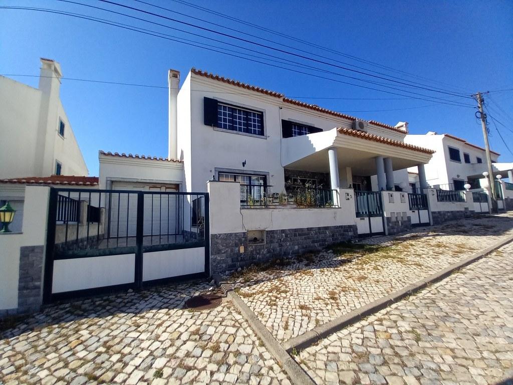 Moradia T4+1 em Ribamar