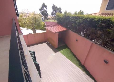 Moradia T5 Bi-familiar em Albarraque, Rio de Mouro