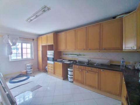 Moradia T5 Bi-familiar em Albarraque, Rio de Mouro