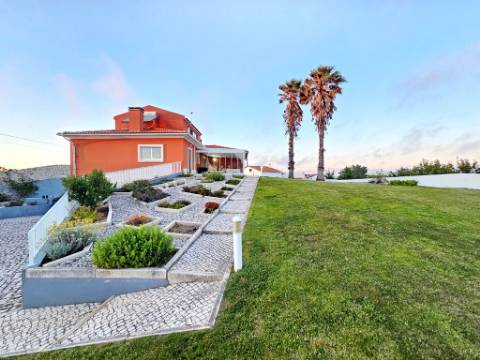 Excelente moradia T4 + 2 com piscina e jardins na Serra Del Rei, Peniche