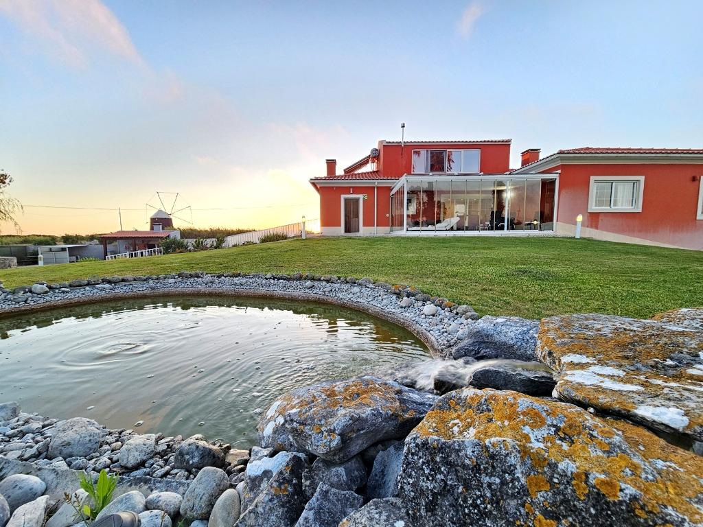 Excelente moradia T4 + 2 com piscina e jardins na Serra Del Rei, Peniche