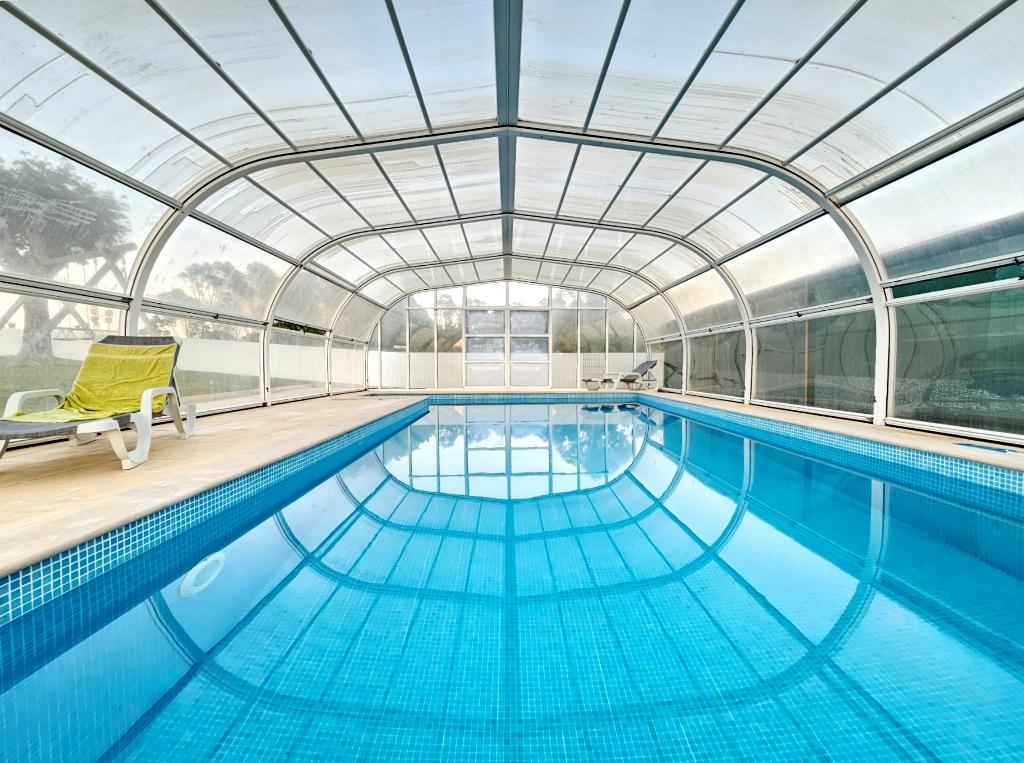 Excelente moradia T4 + 2 com piscina e jardins na Serra Del Rei, Peniche
