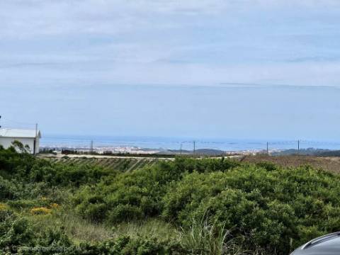 Excelente moradia T4 + 2 com piscina e jardins na Serra Del Rei, Peniche