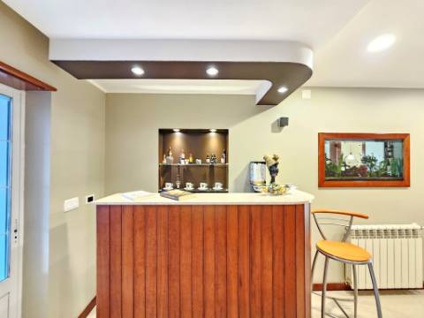 Excelente moradia T4 + 2 com piscina e jardins na Serra Del Rei, Peniche