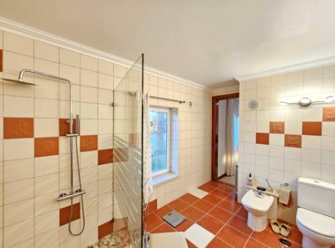 Excelente moradia T4 + 2 com piscina e jardins na Serra Del Rei, Peniche