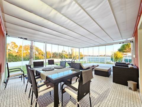 Excelente moradia T4 + 2 com piscina e jardins na Serra Del Rei, Peniche
