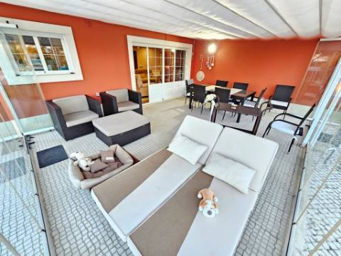 Excelente moradia T4 + 2 com piscina e jardins na Serra Del Rei, Peniche