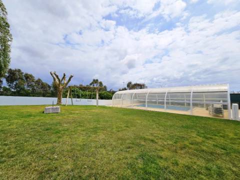 Excelente moradia T4 + 2 com piscina e jardins na Serra Del Rei, Peniche