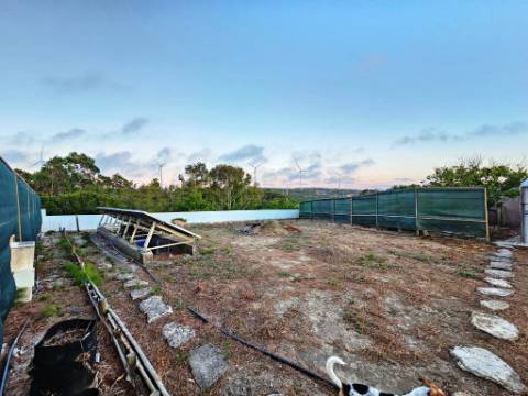 Excelente moradia T4 + 2 com piscina e jardins na Serra Del Rei, Peniche