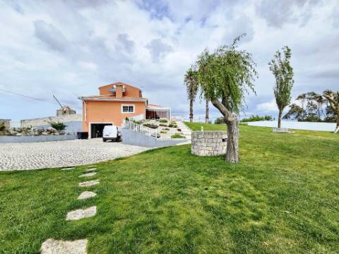 Excelente moradia T4 + 2 com piscina e jardins na Serra Del Rei, Peniche