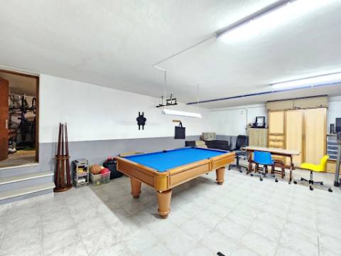 Excelente moradia T4 + 2 com piscina e jardins na Serra Del Rei, Peniche