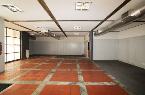 Prédio comercial e serviços, frente N2, em Alcáçovas, Évora