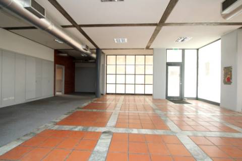 Prédio comercial e serviços, frente N2, em Alcáçovas, Évora
