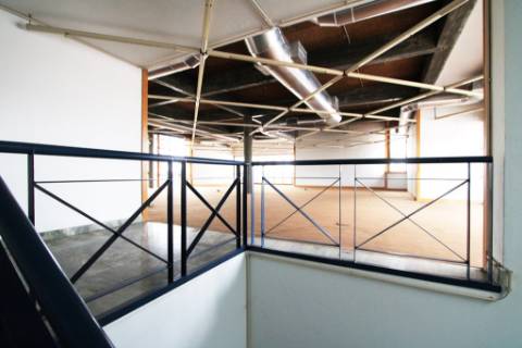 Prédio comercial e serviços, frente N2, em Alcáçovas, Évora
