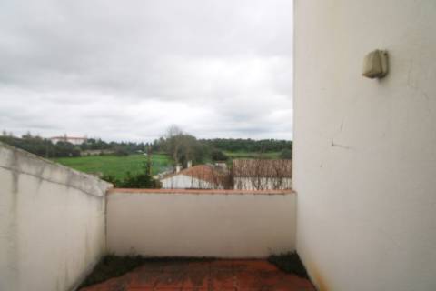 Prédio comercial e serviços, frente N2, em Alcáçovas, Évora
