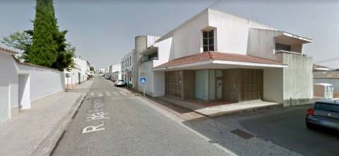 Prédio comercial e serviços, frente N2, em Alcáçovas, Évora