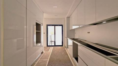 APARTAMENTO T3 NOVO - CONDOMINIO FECHADO - PISCINA - BOX - LOURES