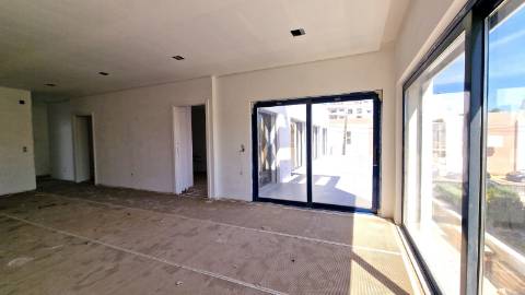 APARTAMENTO T3 NOVO - CONDOMINIO FECHADO - PISCINA - BOX - LOURES