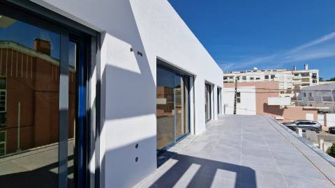 APARTAMENTO T3 NOVO - CONDOMINIO FECHADO - PISCINA - BOX - LOURES