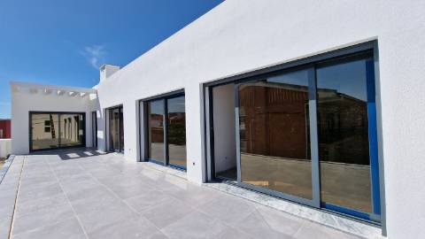 APARTAMENTO T3 NOVO - CONDOMINIO FECHADO - PISCINA - BOX - LOURES