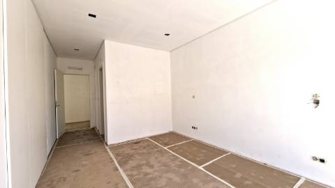 APARTAMENTO T3 NOVO - CONDOMINIO FECHADO - PISCINA - BOX - LOURES