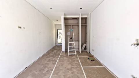 APARTAMENTO T3 NOVO - CONDOMINIO FECHADO - PISCINA - BOX - LOURES